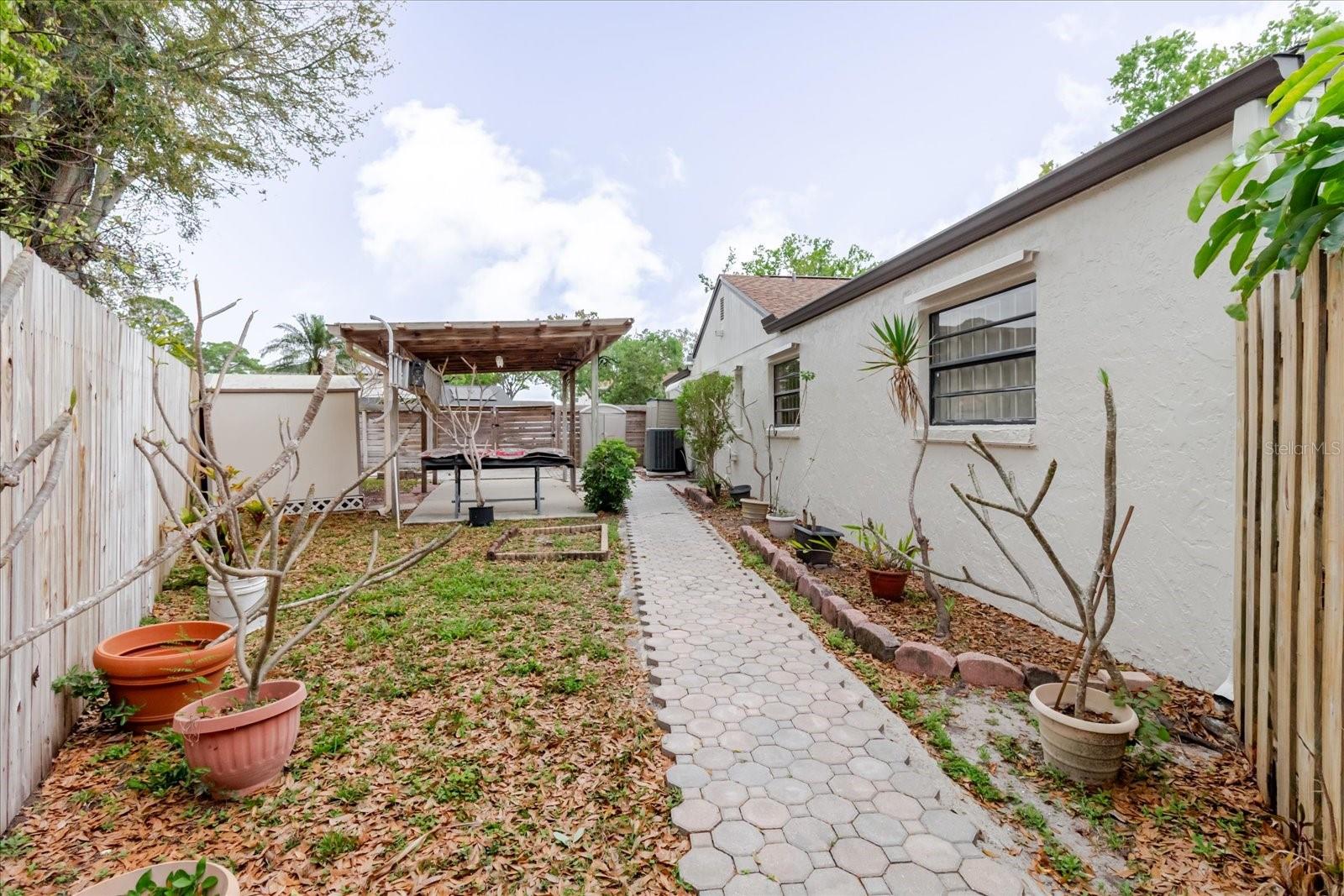 8222 LA SERENA DR — photo 81