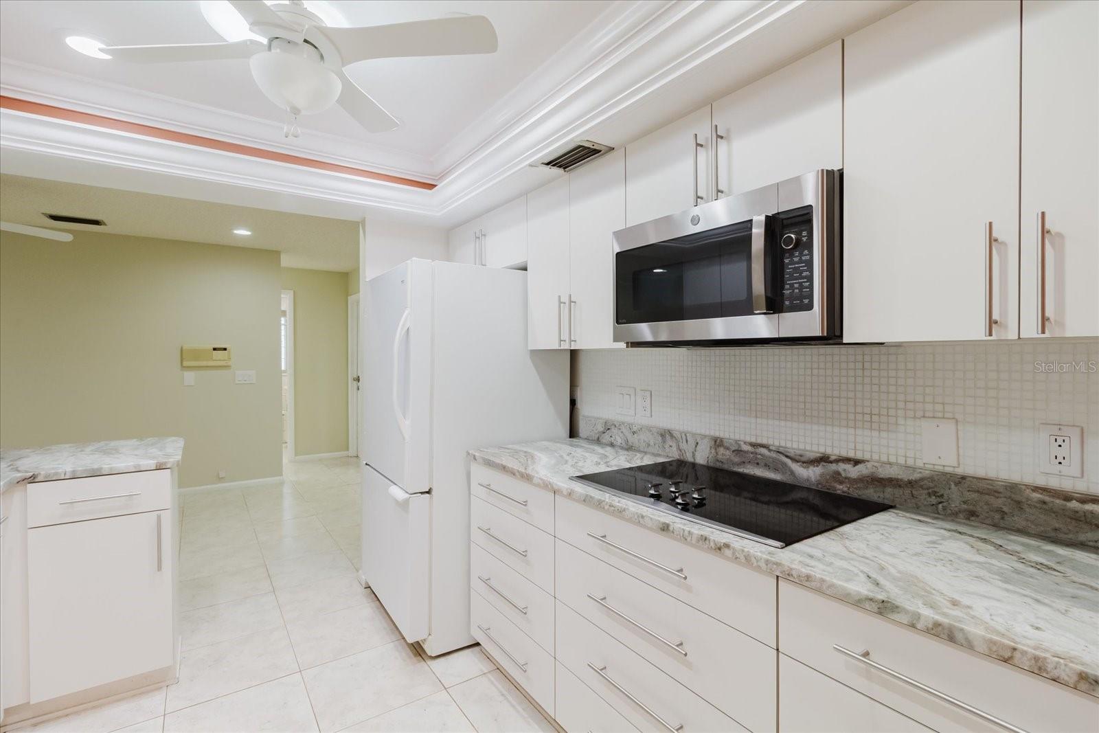 8222 LA SERENA DR — photo 32