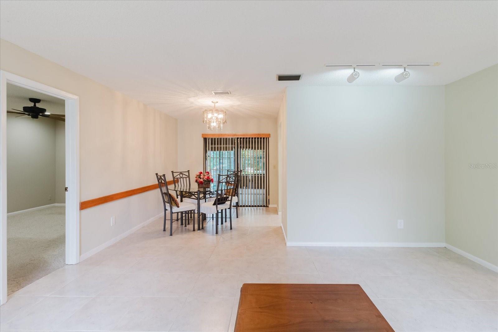 8222 LA SERENA DR — photo 18