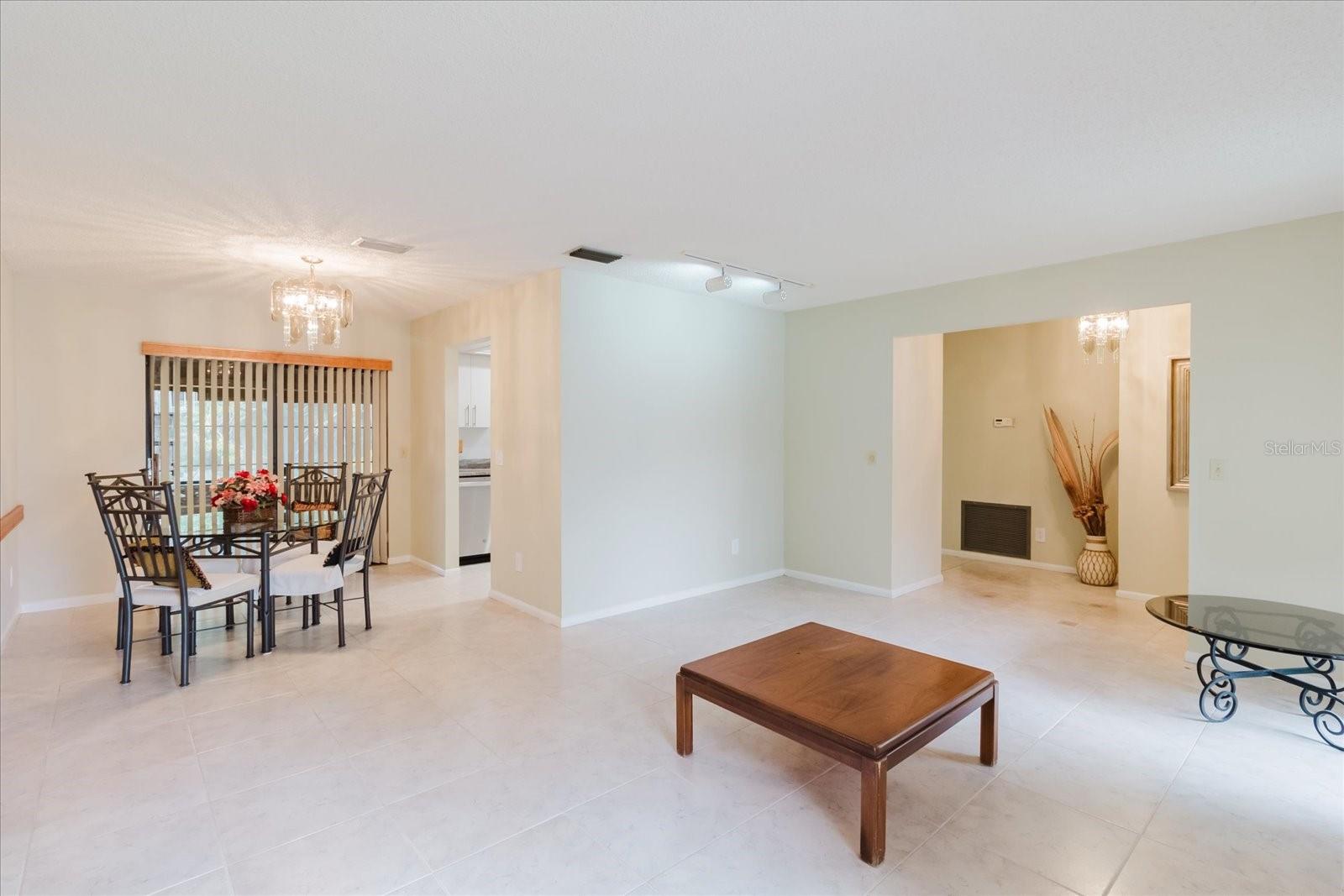 8222 LA SERENA DR — photo 17