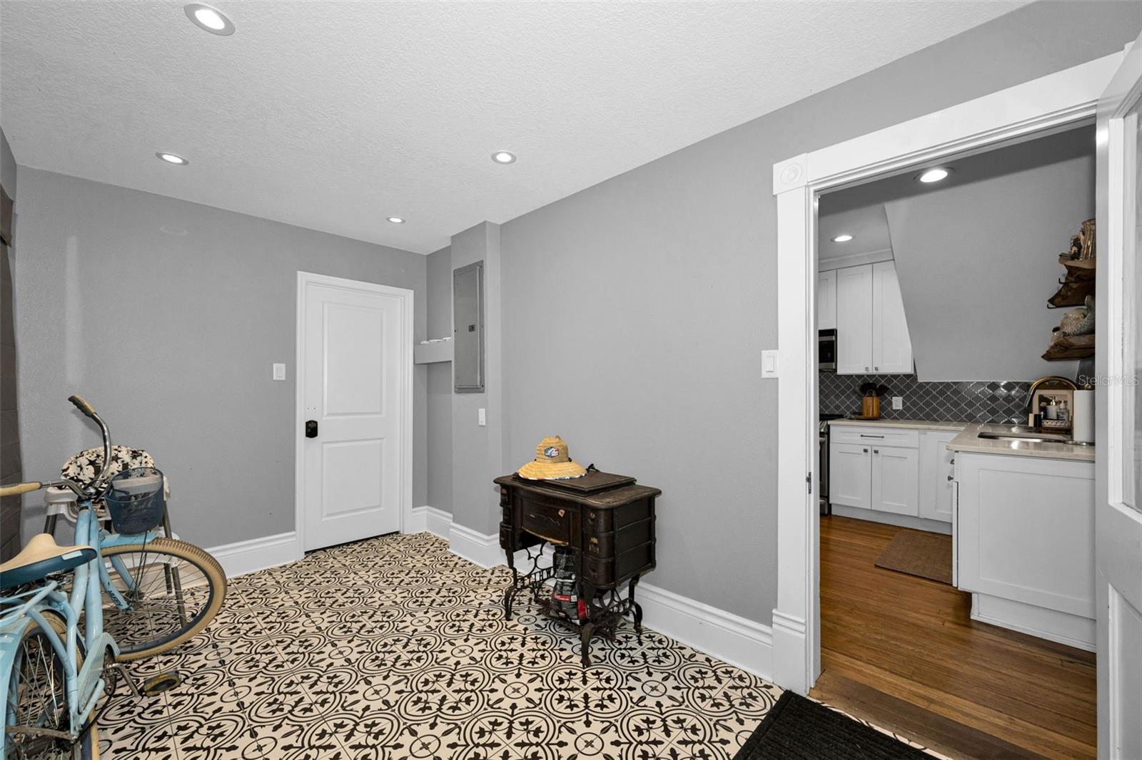 133 N PINELLAS AVE — photo 34