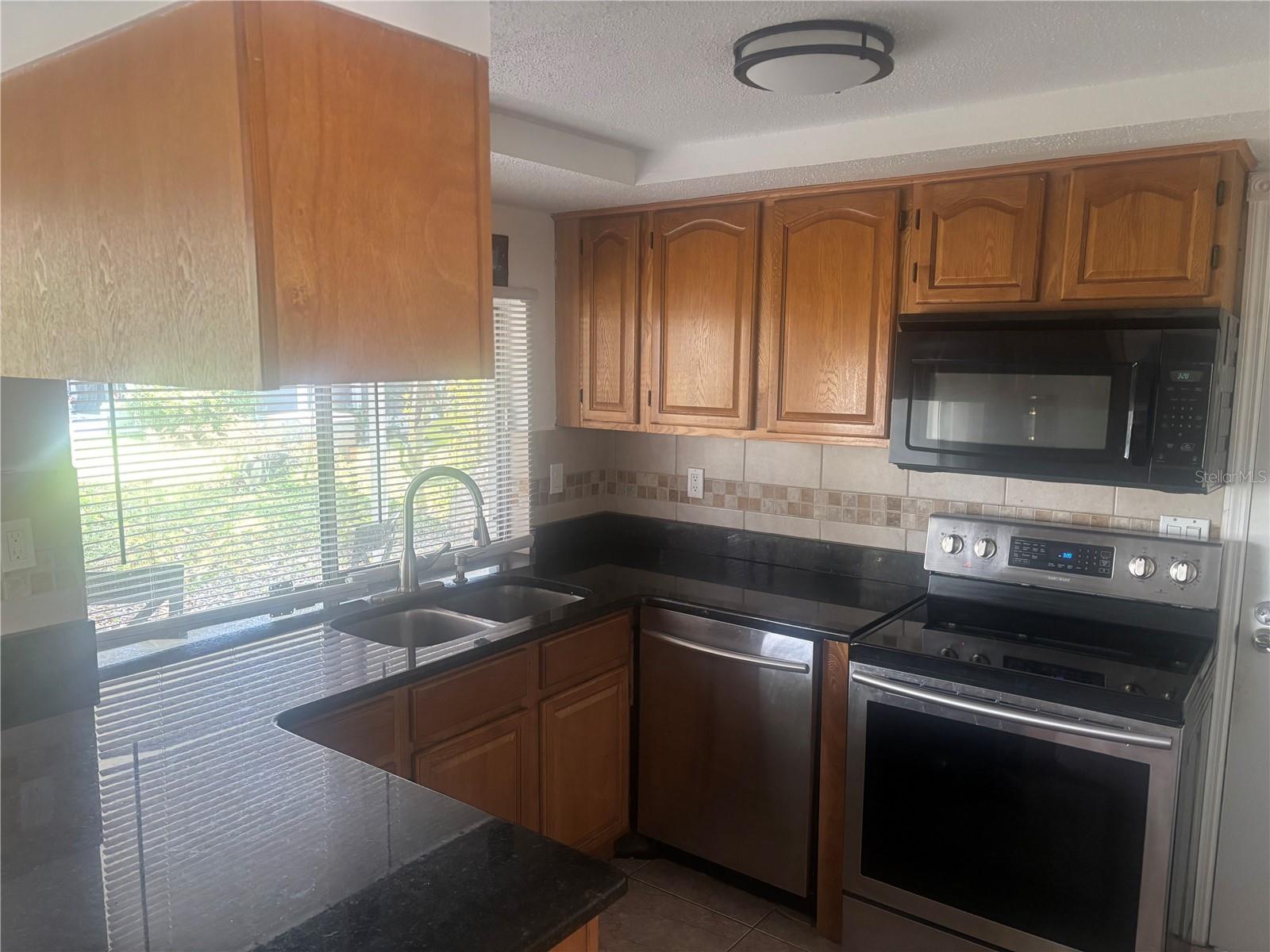 8302 SPLIT RAIL LN — photo 4