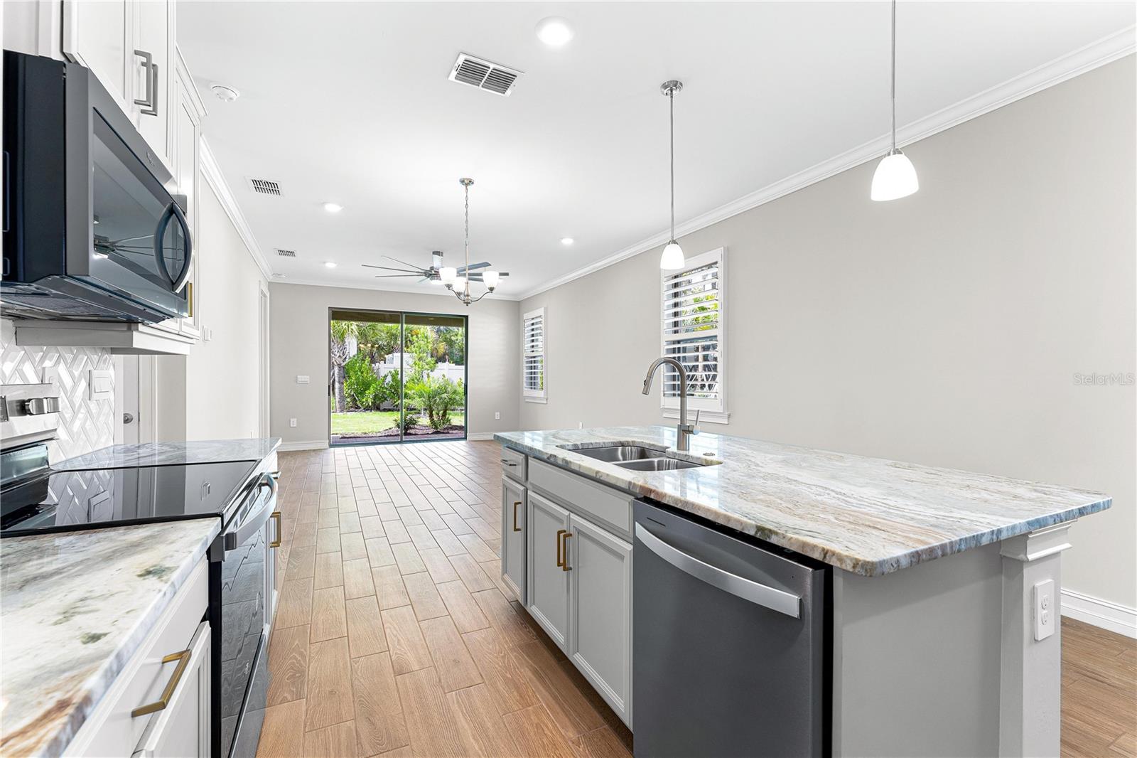 192 SOLIERA ST — photo 13