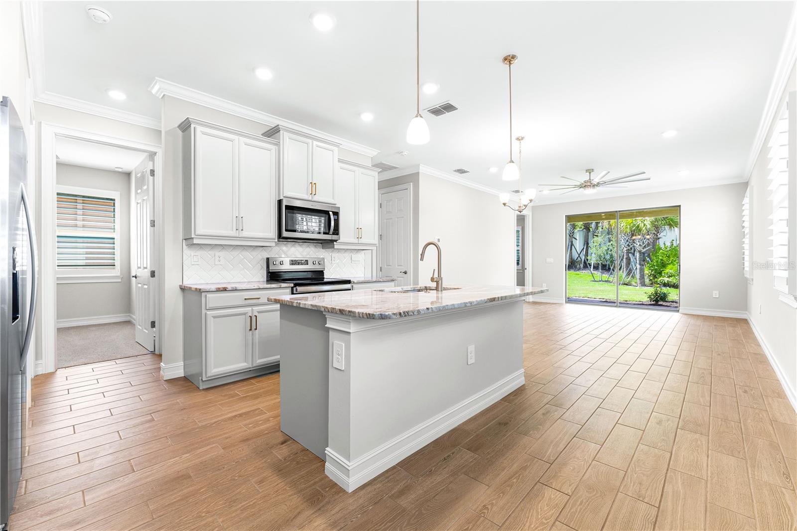 192 SOLIERA ST — photo 11