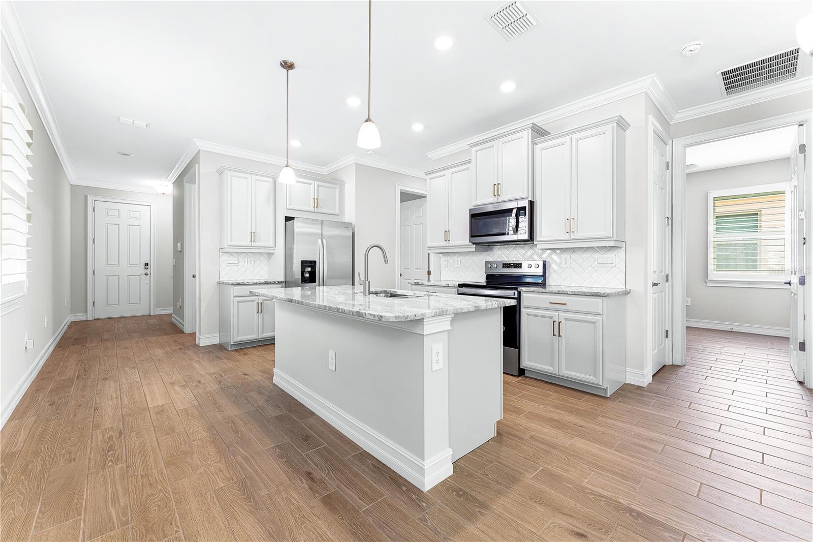 192 SOLIERA ST — photo 3