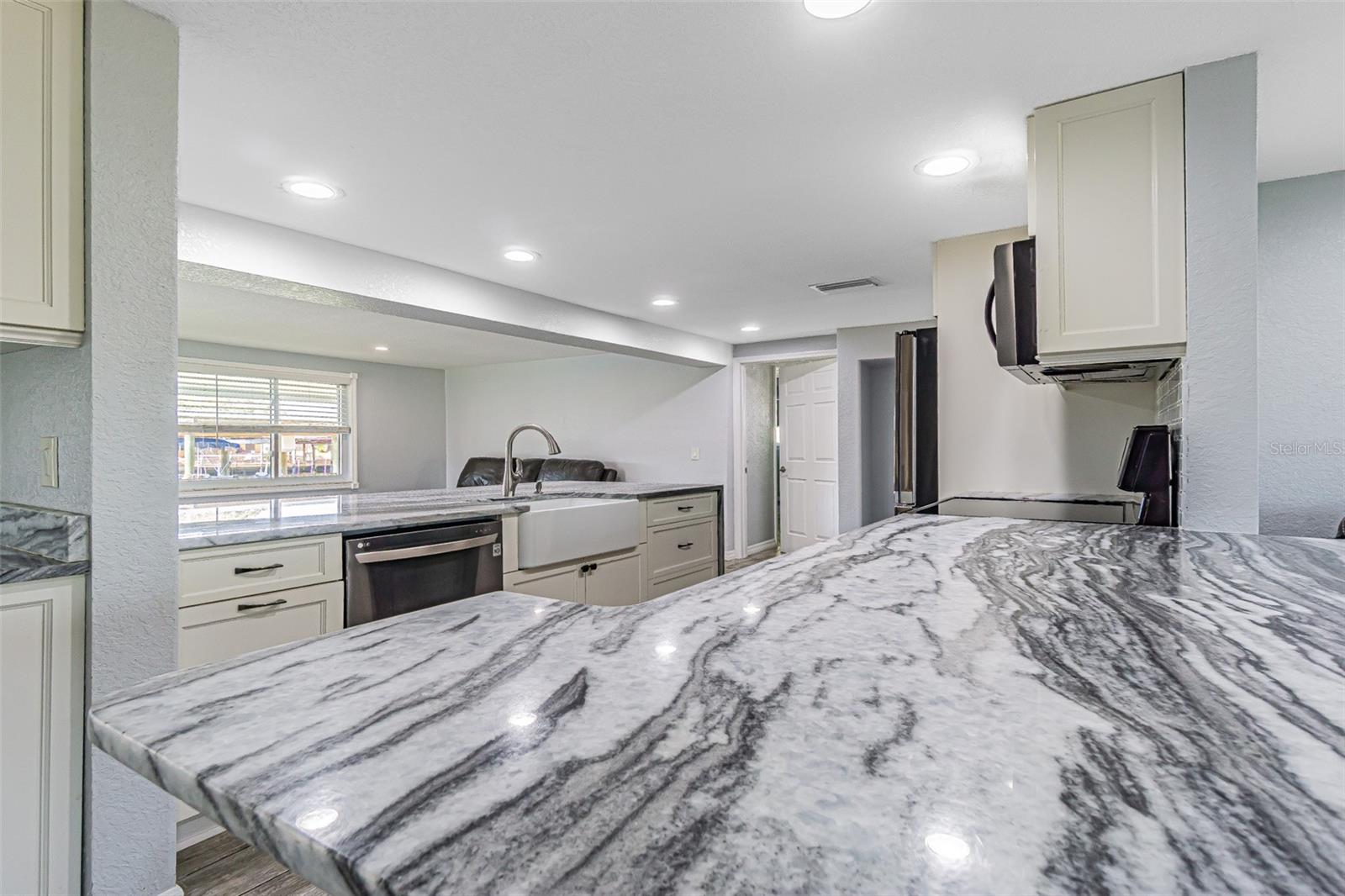 1125 FERNWOOD DR — photo 5