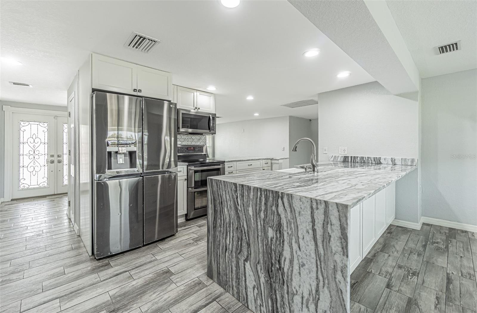 1125 FERNWOOD DR — photo 6