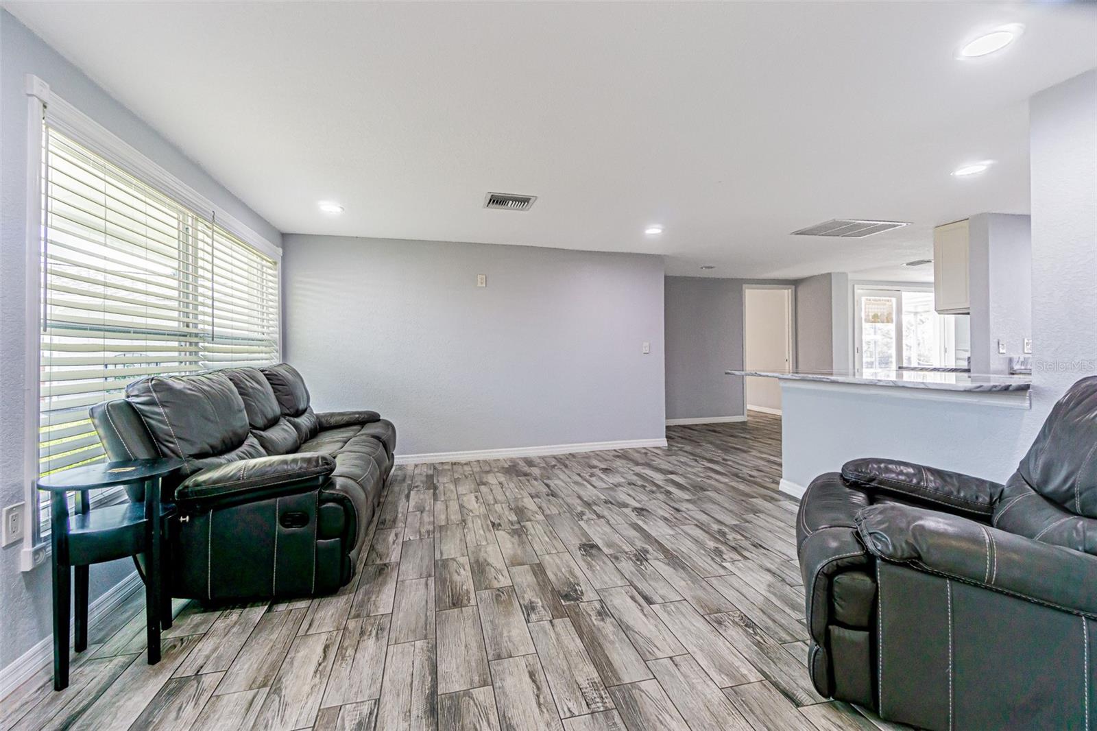 1125 FERNWOOD DR — photo 9