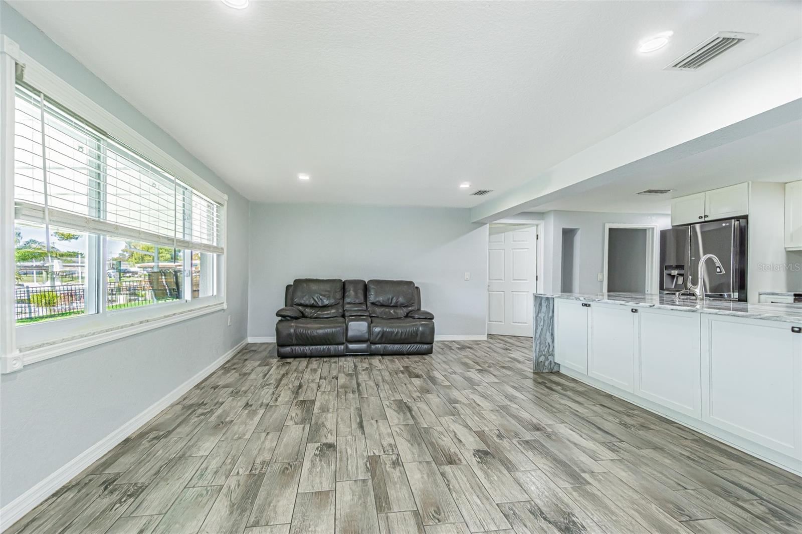 1125 FERNWOOD DR — photo 15