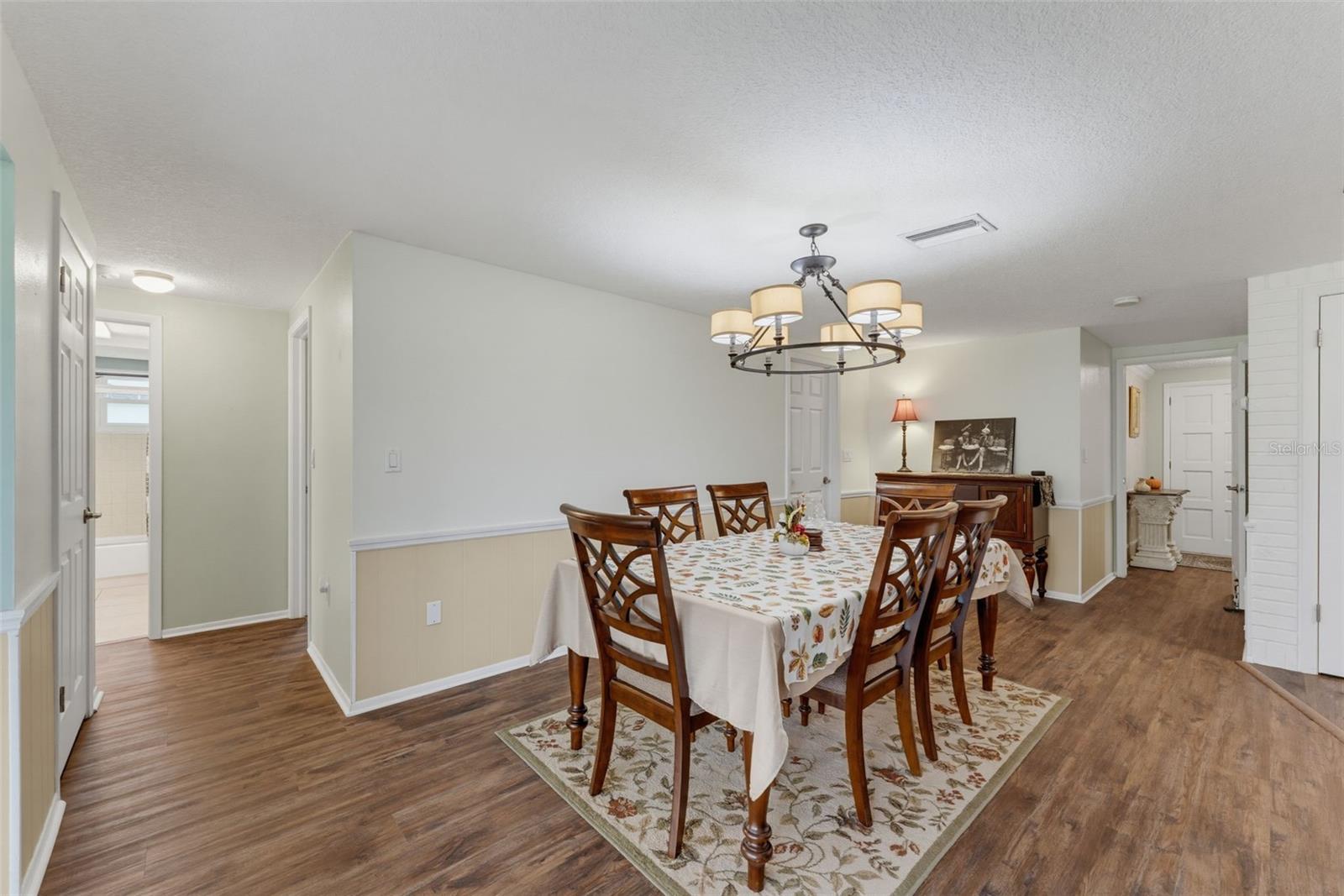 8210 VALLEY STREAM LN — photo 35