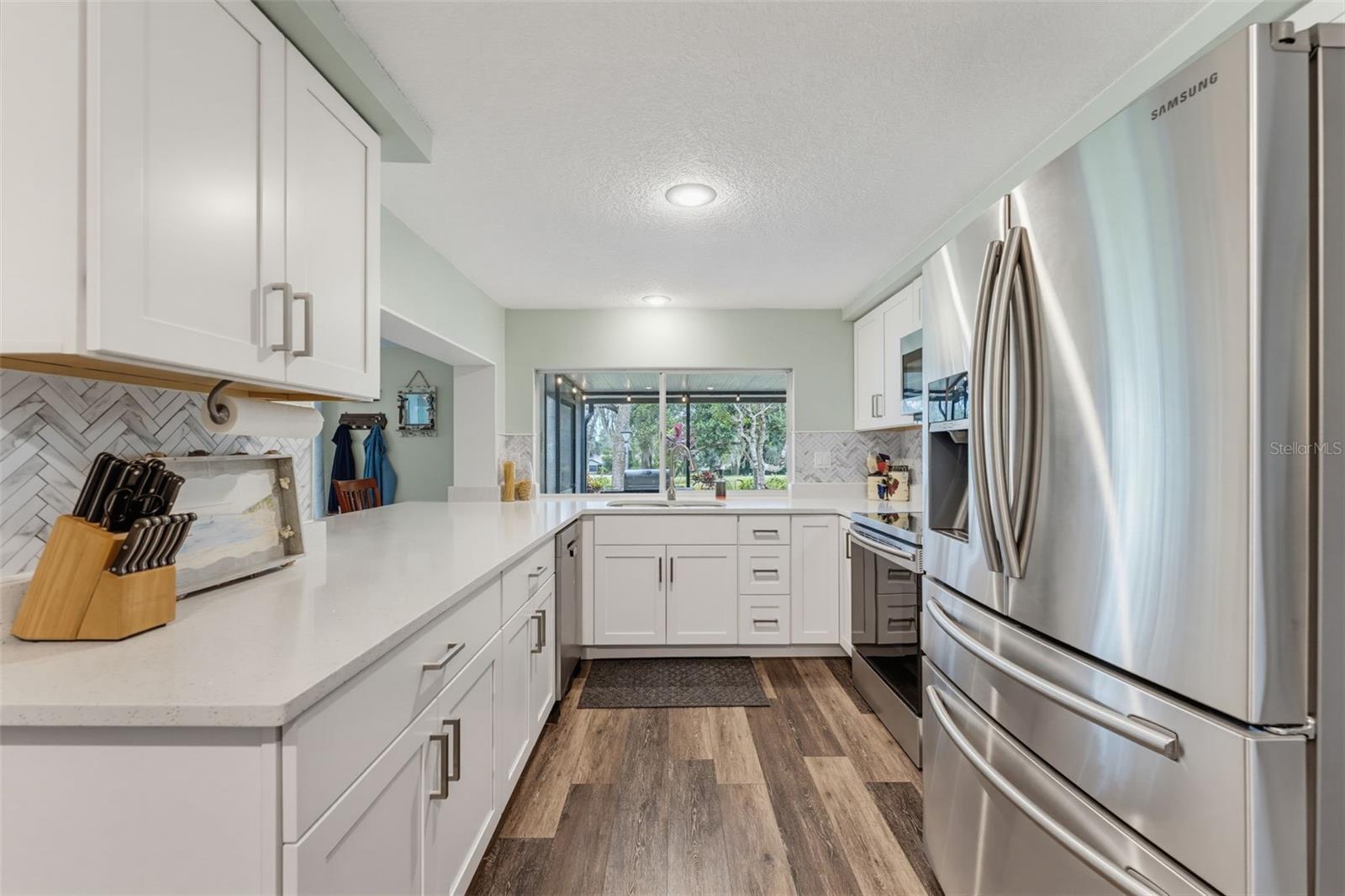 8210 VALLEY STREAM LN — photo 21