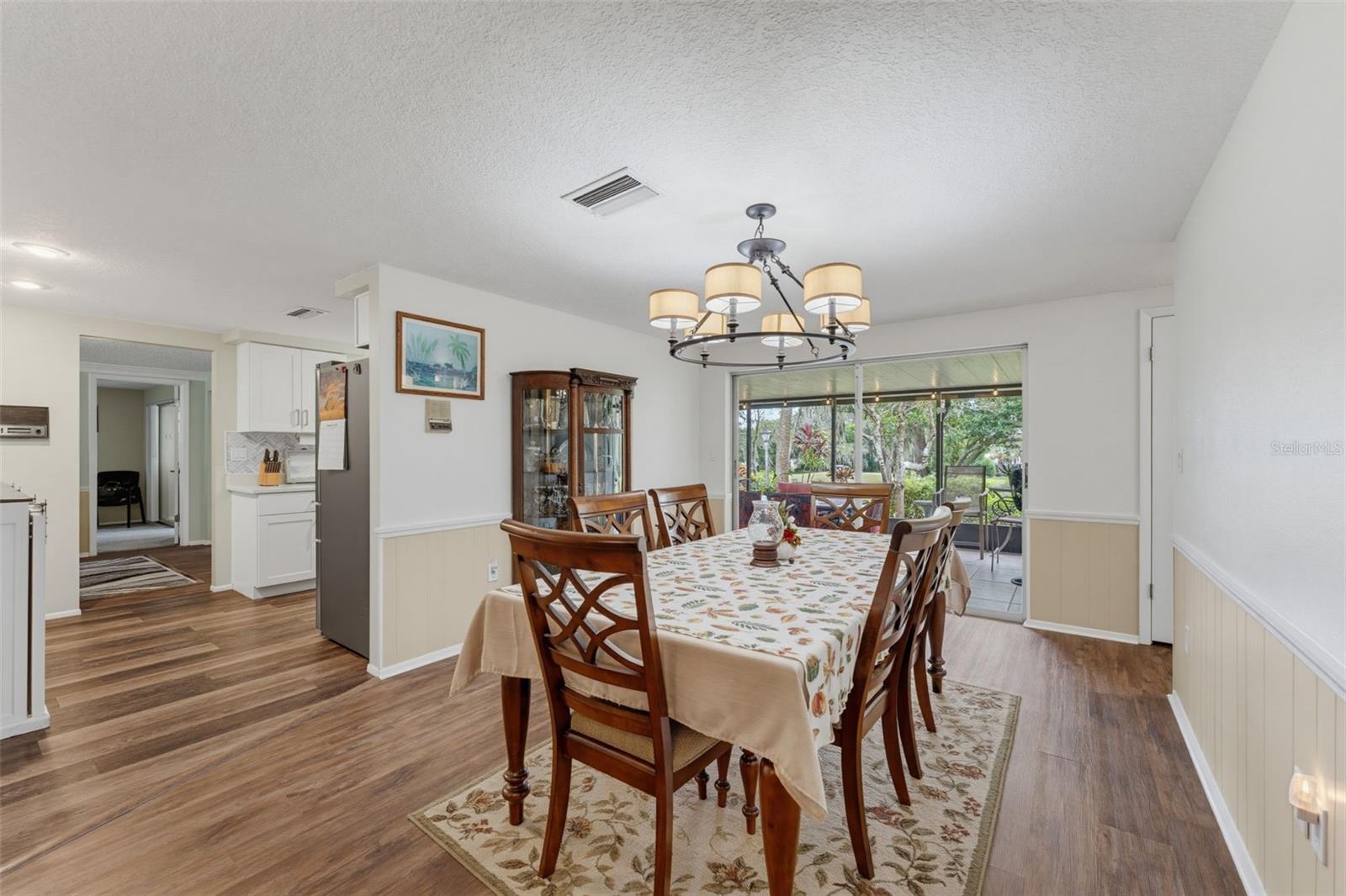 8210 VALLEY STREAM LN — photo 34