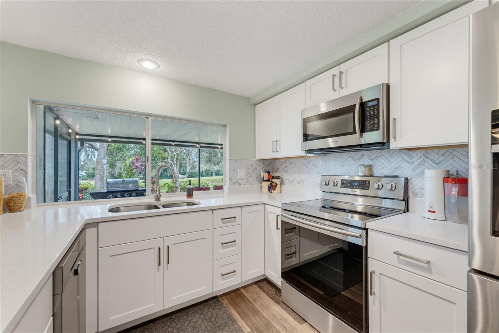 8210 VALLEY STREAM LN — photo 23