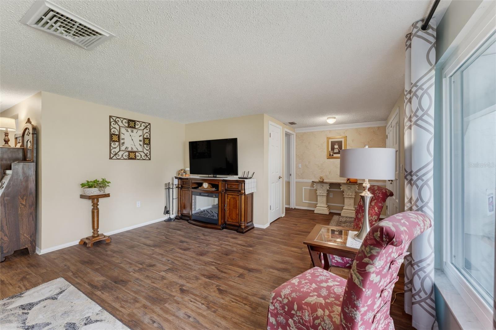 8210 VALLEY STREAM LN — photo 15