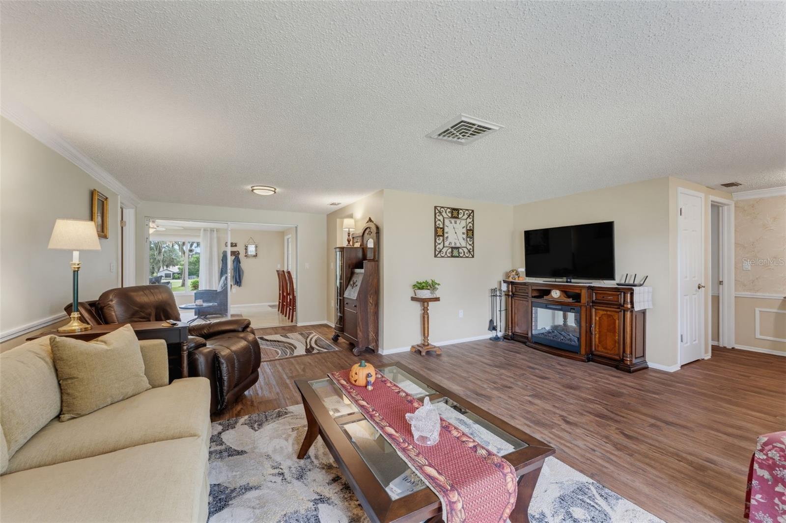8210 VALLEY STREAM LN — photo 16