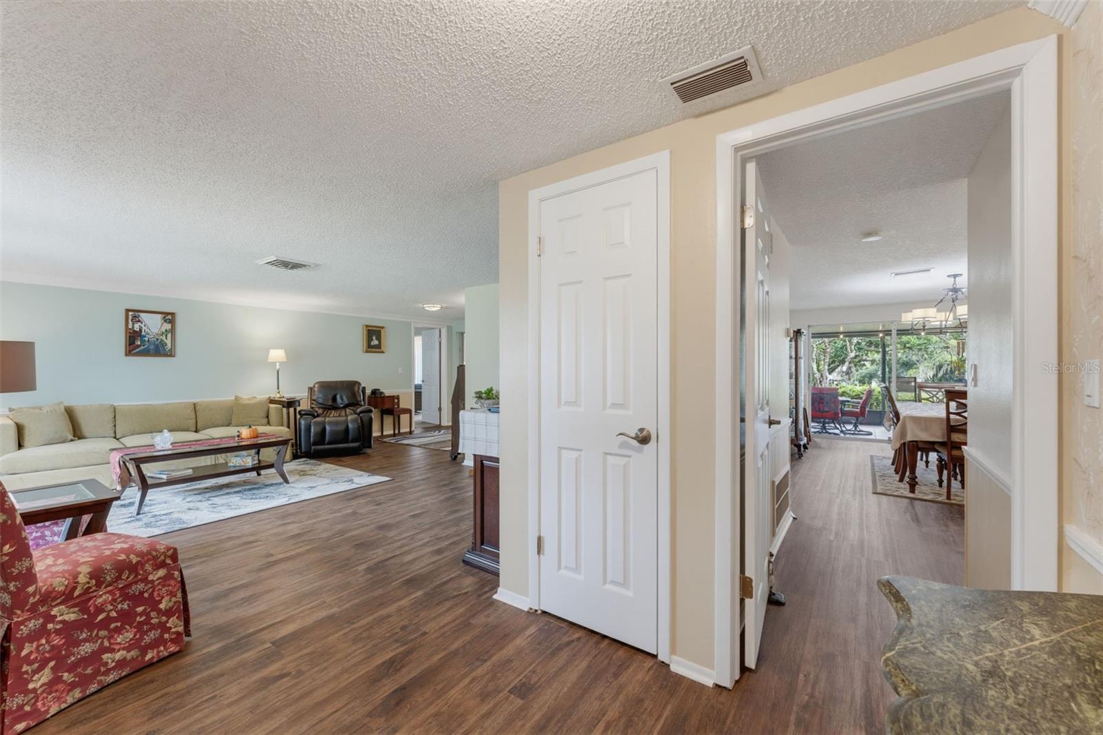 8210 VALLEY STREAM LN — photo 11