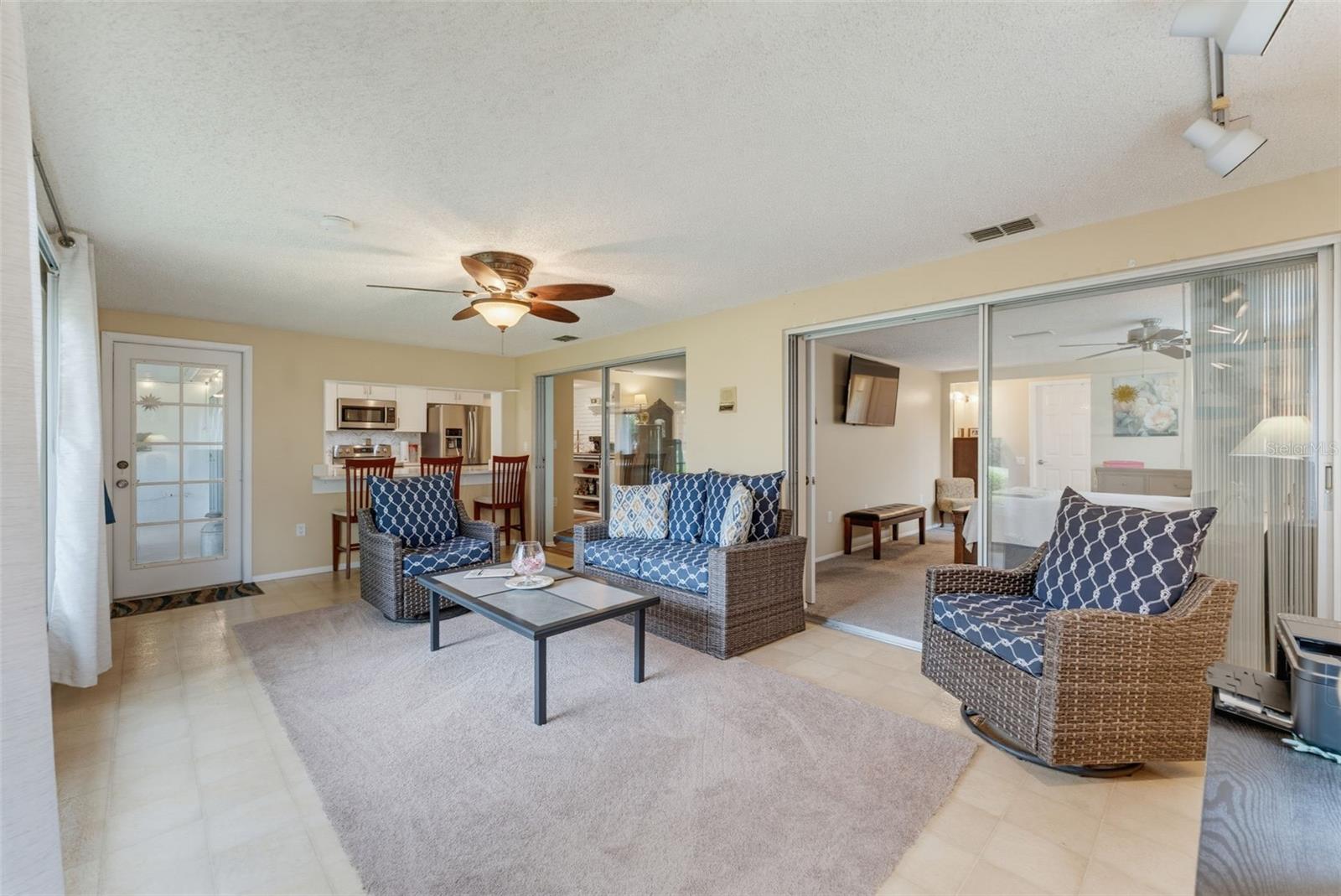 8210 VALLEY STREAM LN — photo 31