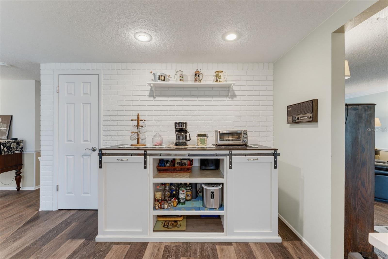 8210 VALLEY STREAM LN — photo 26