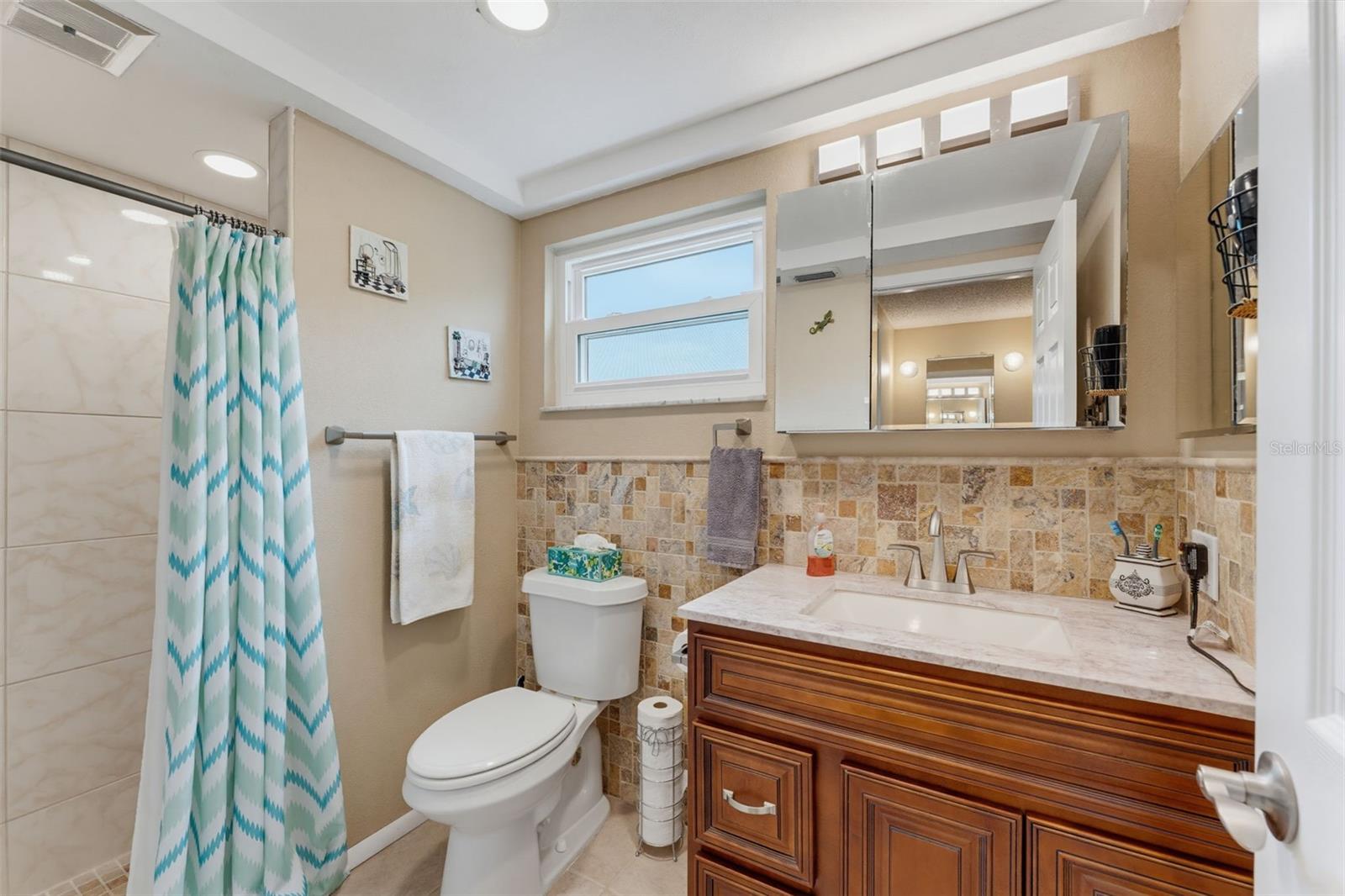8210 VALLEY STREAM LN — photo 43