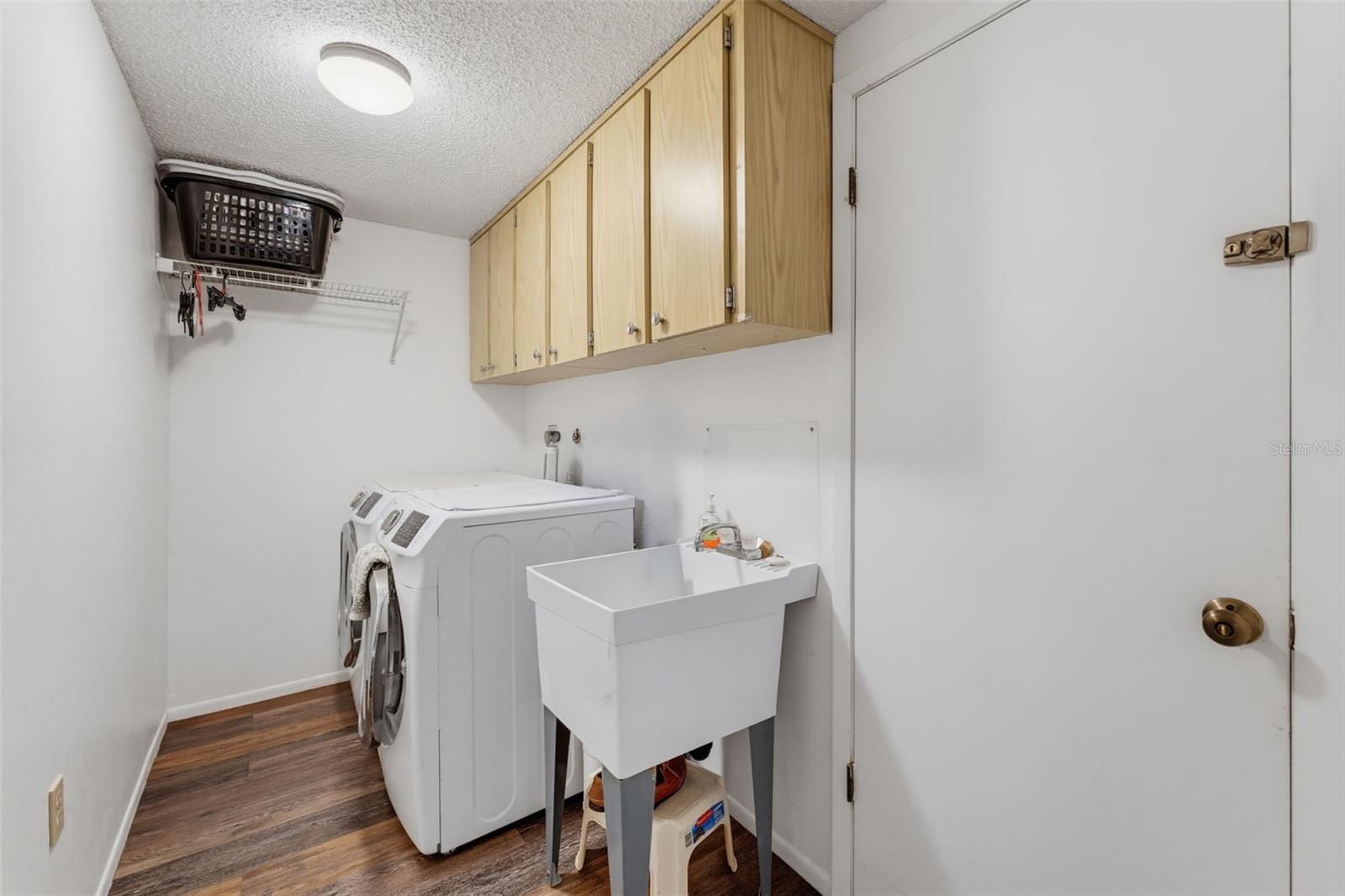8210 VALLEY STREAM LN — photo 55