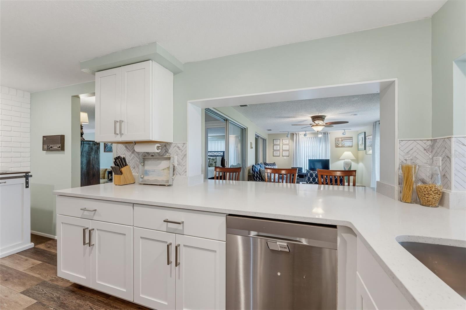 8210 VALLEY STREAM LN — photo 25