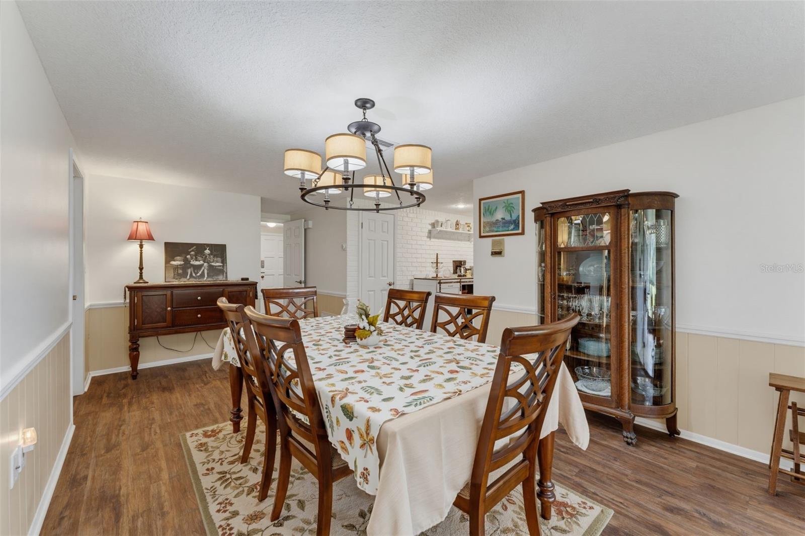 8210 VALLEY STREAM LN — photo 36