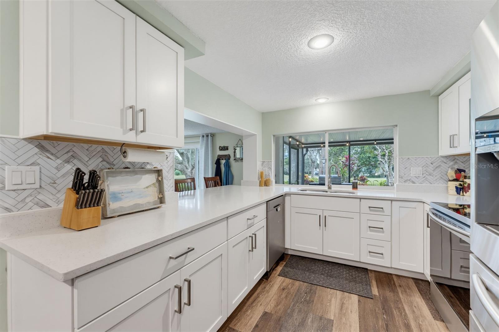 8210 VALLEY STREAM LN — photo 22