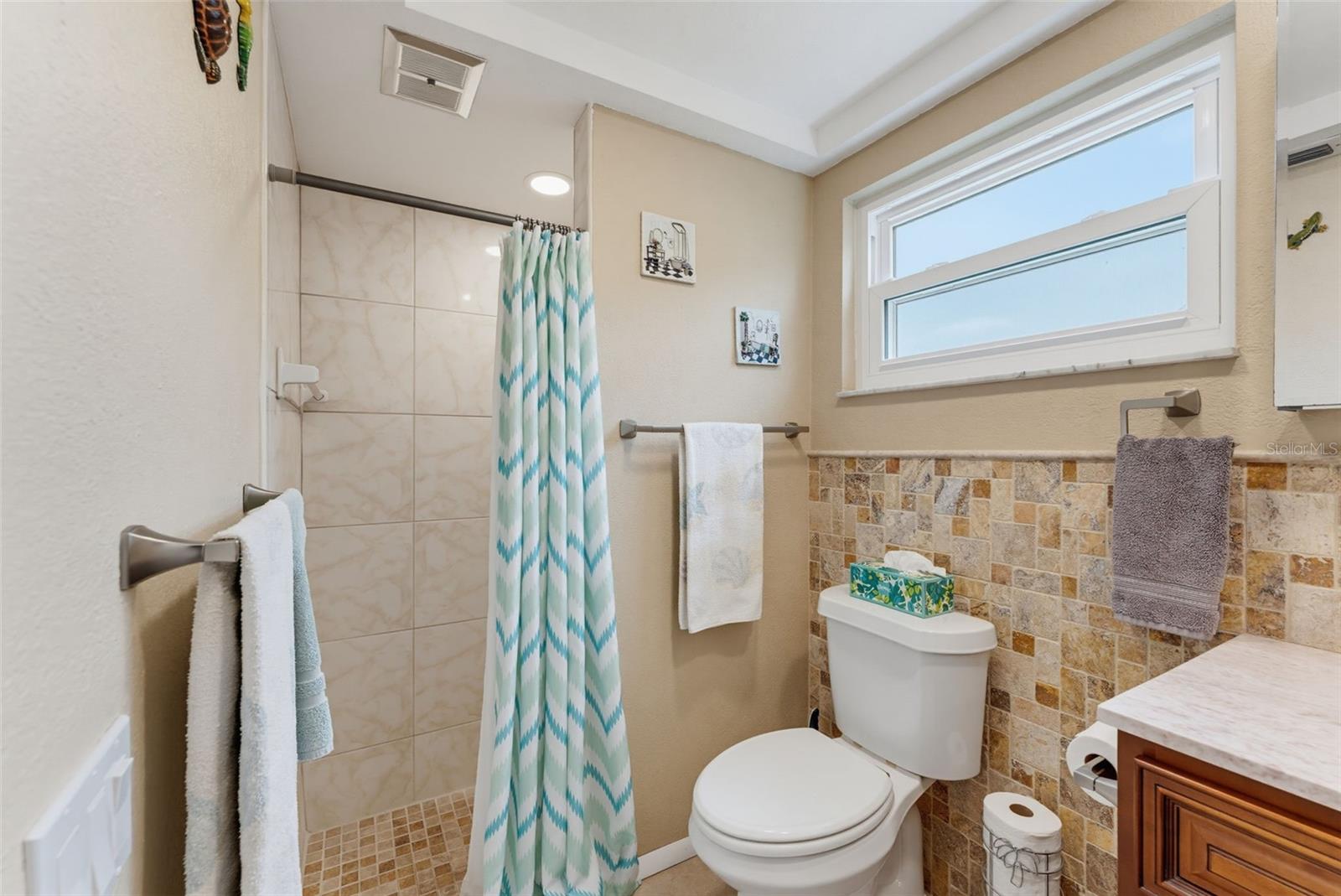 8210 VALLEY STREAM LN — photo 44