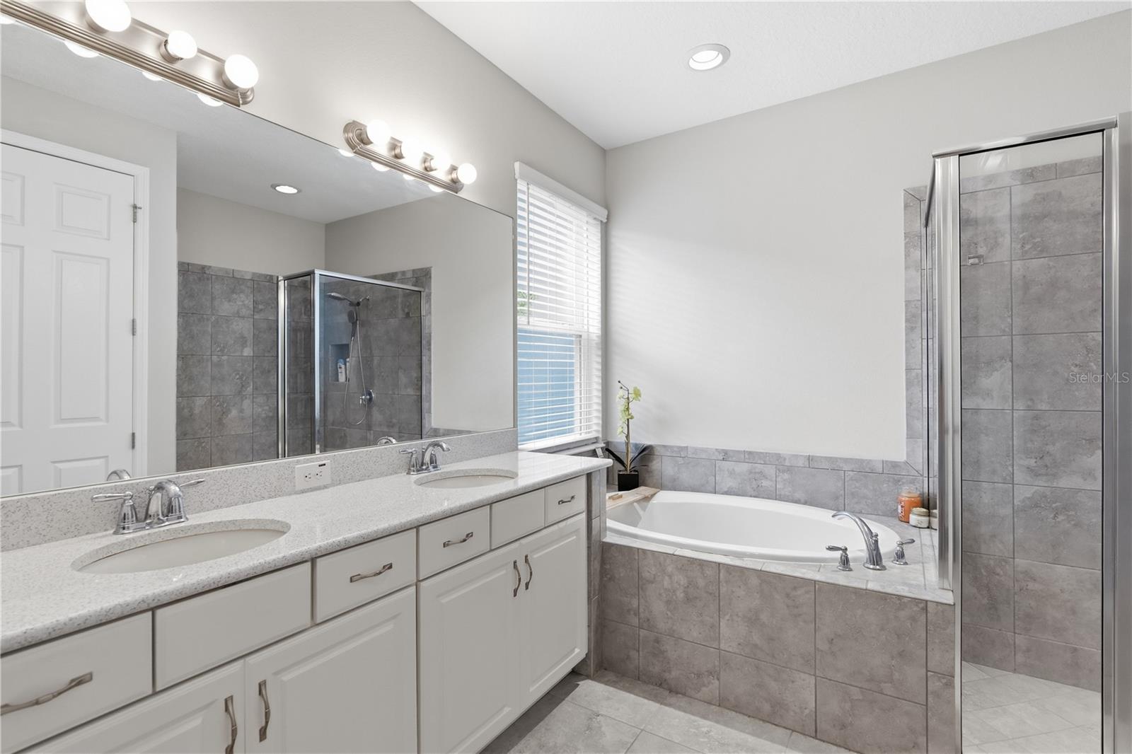 4939 LOS ROBLES CT — photo 14