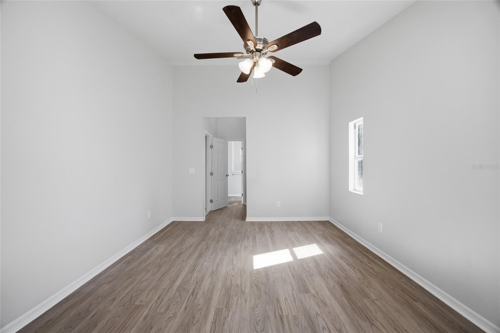 812 CRESTRIDGE DR — photo 15
