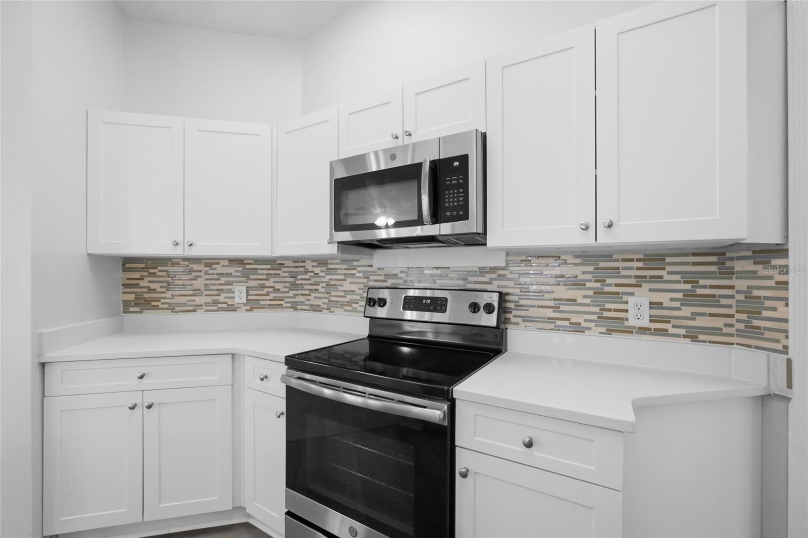 812 CRESTRIDGE DR — photo 13