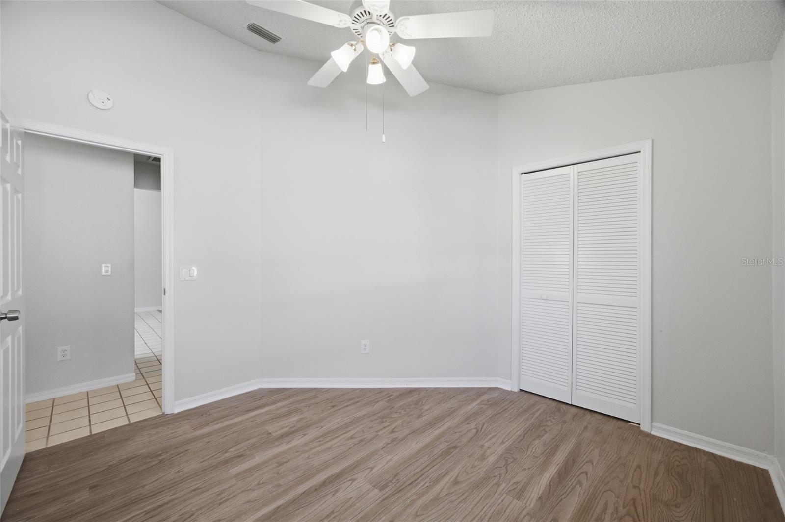 812 CRESTRIDGE DR — photo 21