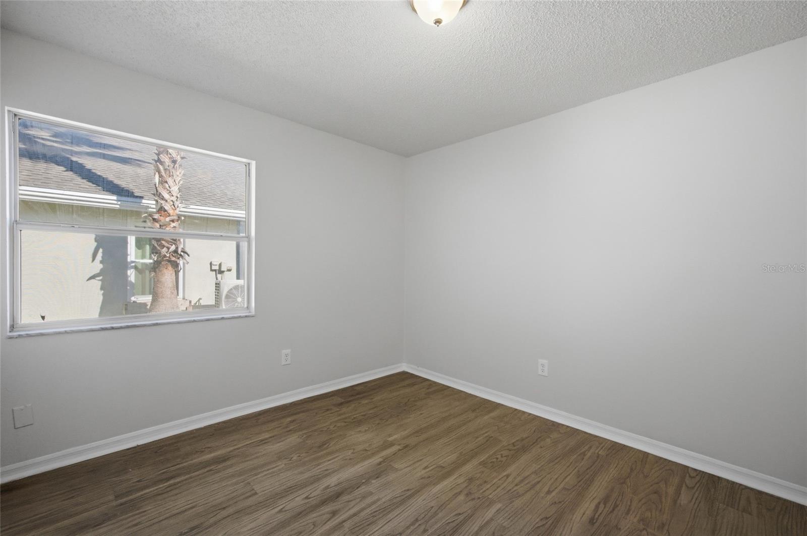 812 CRESTRIDGE DR — photo 23