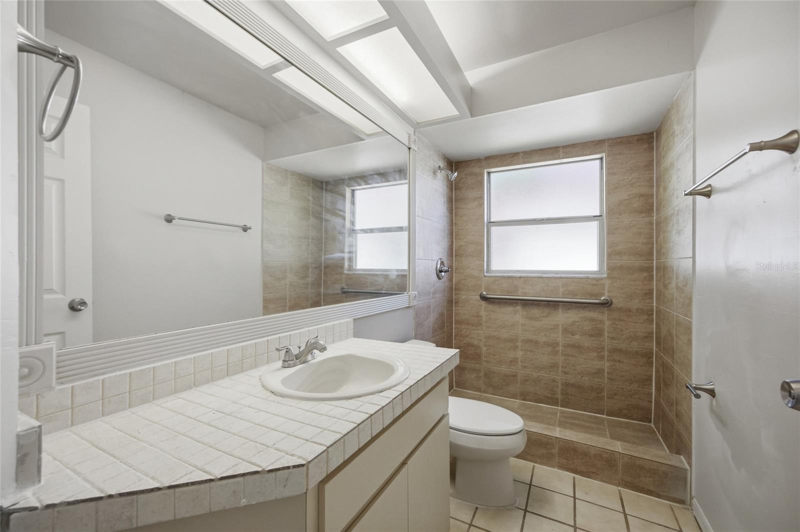 812 CRESTRIDGE DR — photo 22