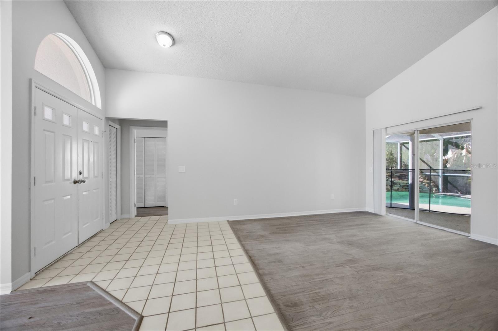 812 CRESTRIDGE DR — photo 5