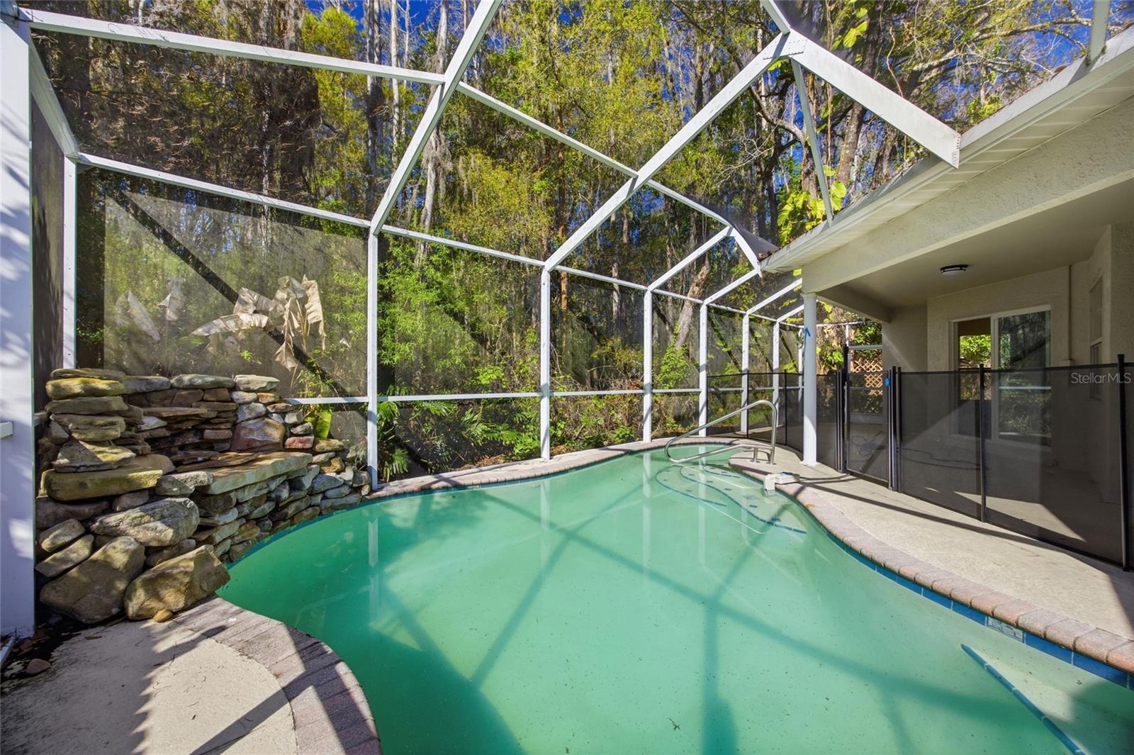 812 CRESTRIDGE DR — photo 3