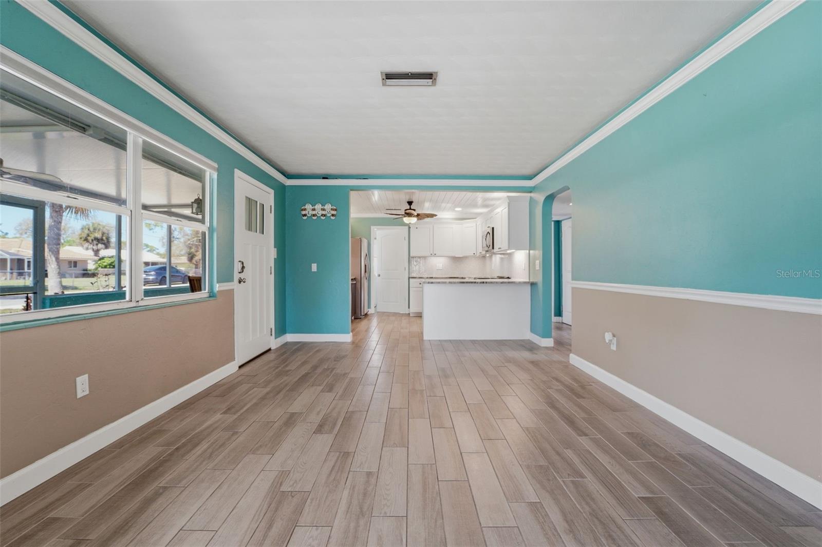 2400 PINE CT — photo 11