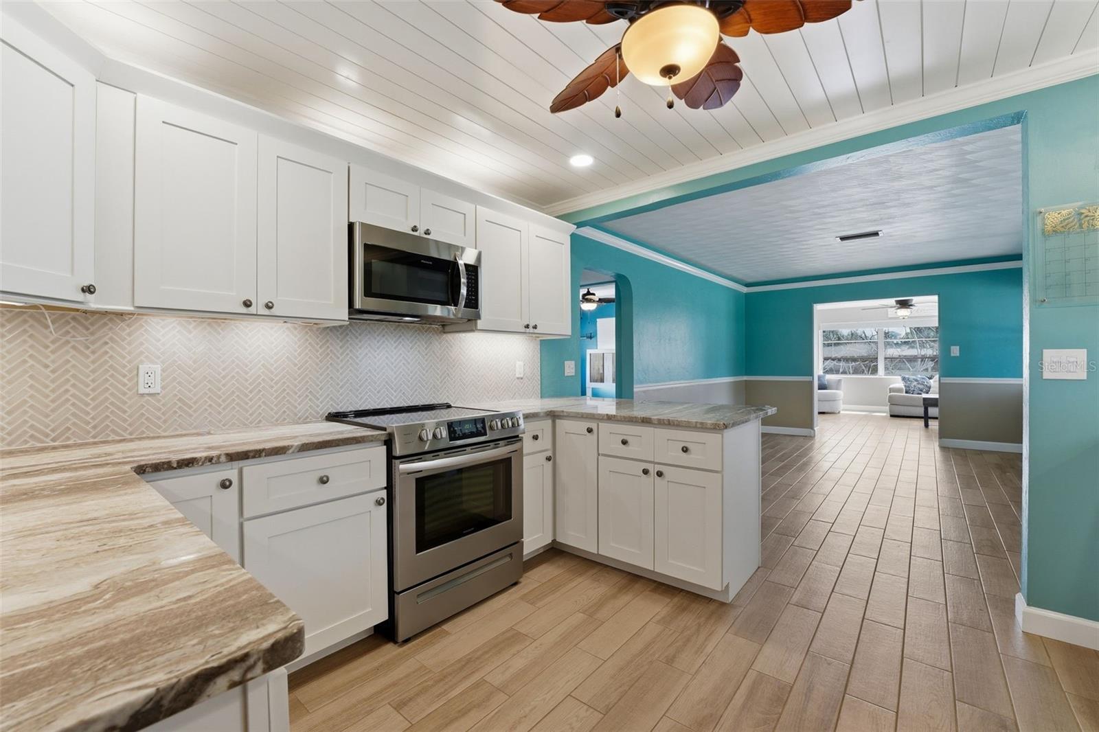 2400 PINE CT — photo 19