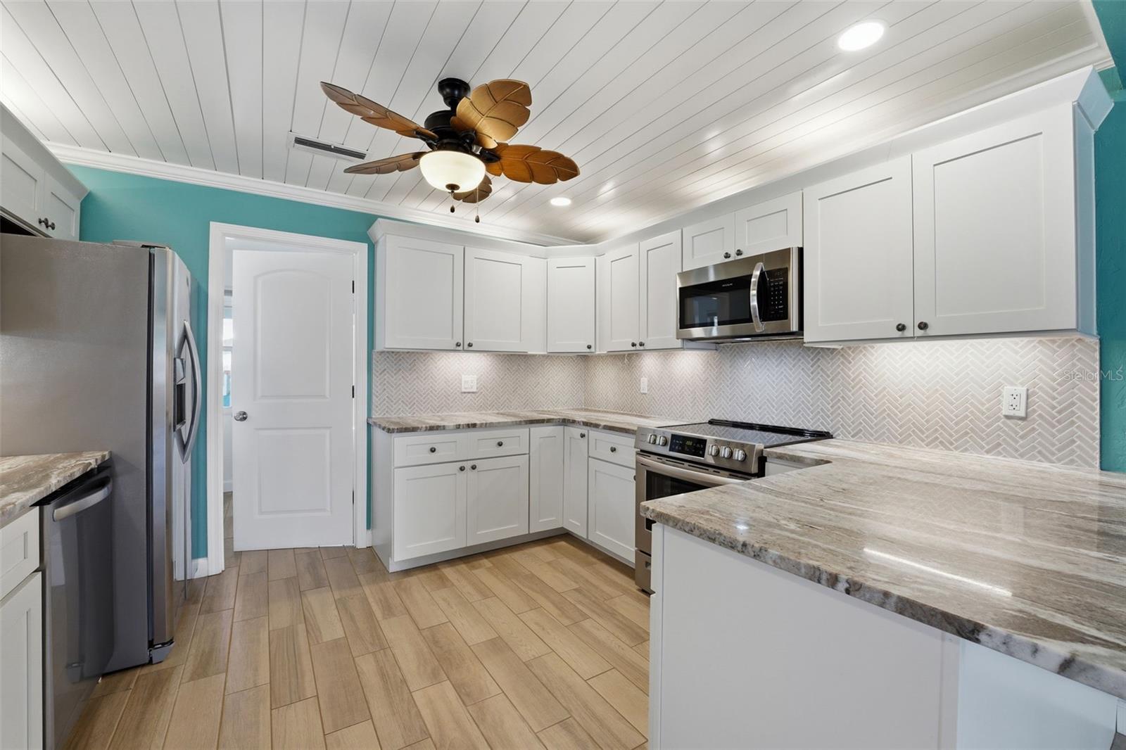 2400 PINE CT — photo 18