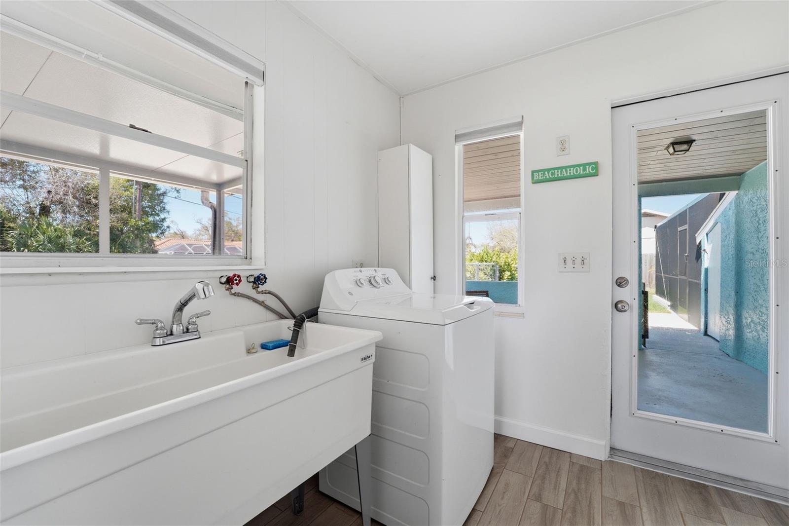 2400 PINE CT — photo 20