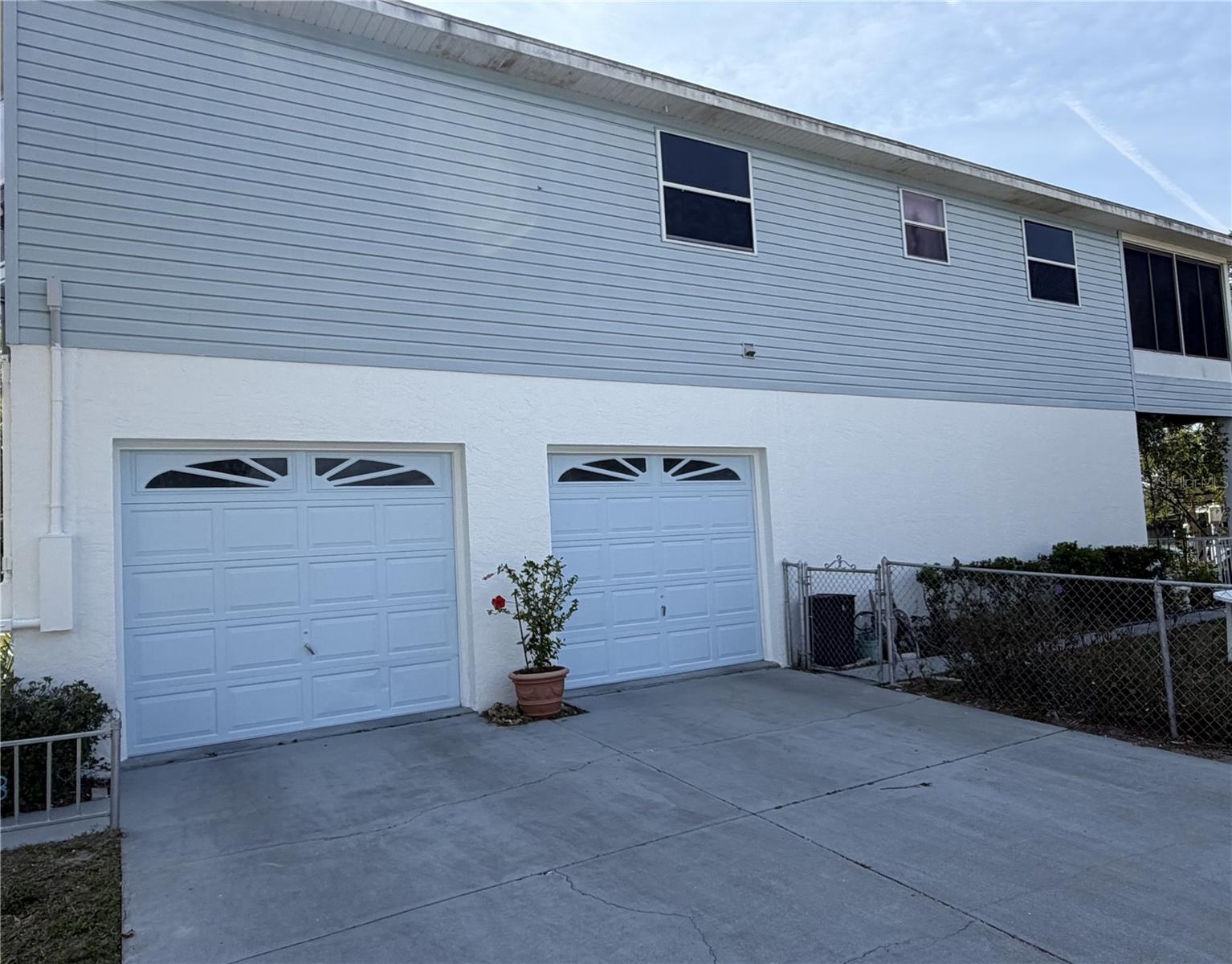 6810 SEAVIEW BLVD — photo 4