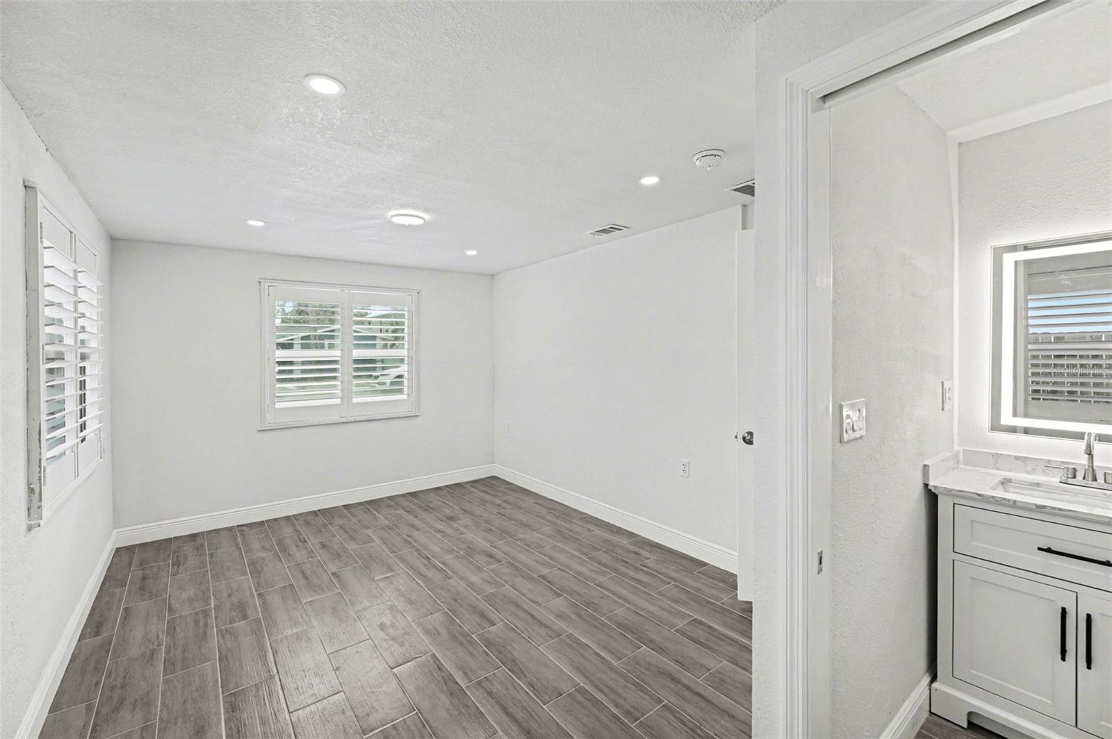 318 BATH ST — photo 23
