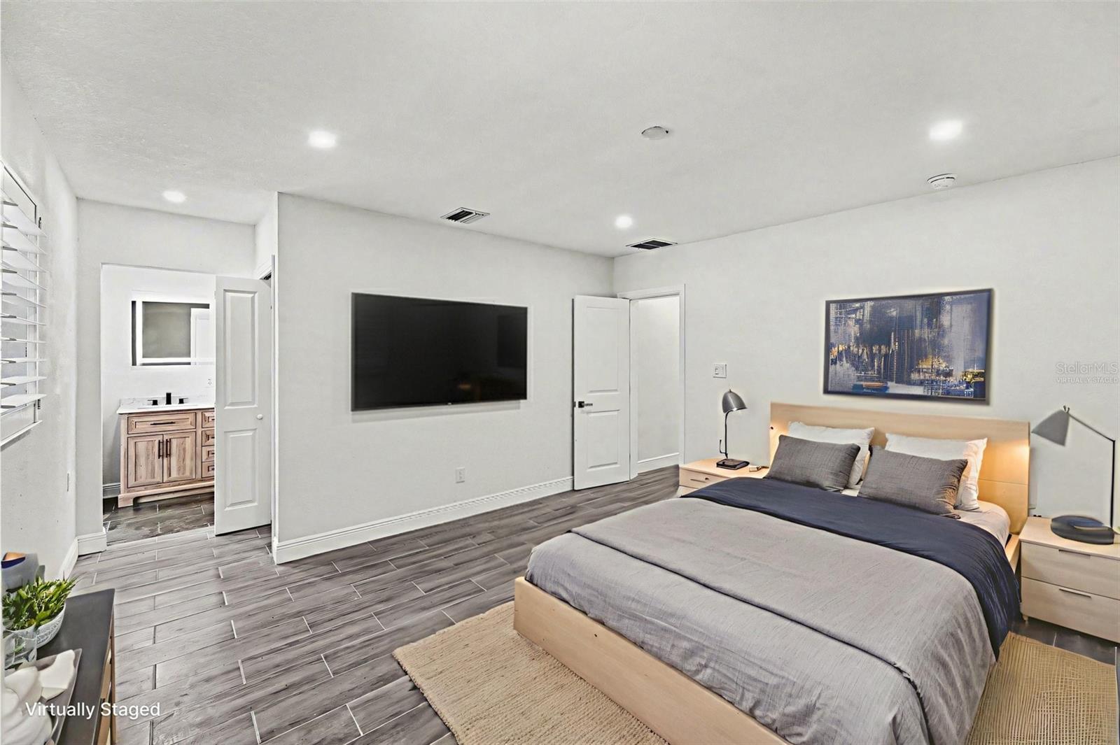 318 BATH ST — photo 17