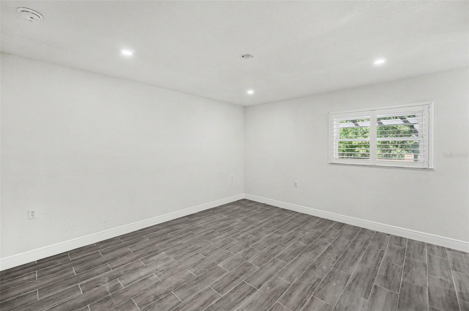 318 BATH ST — photo 13