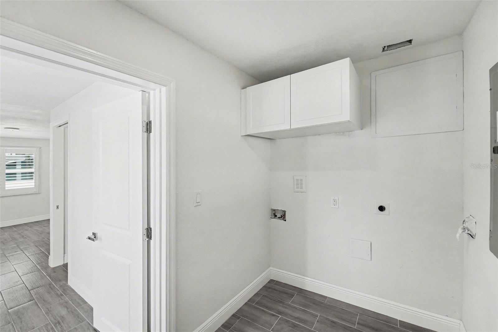 318 BATH ST — photo 25