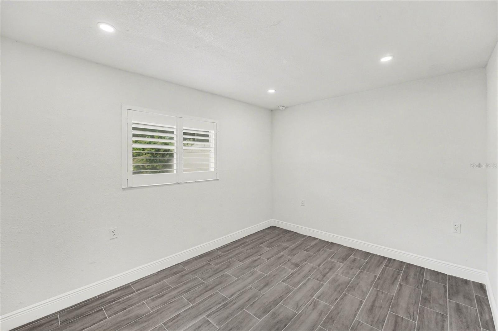318 BATH ST — photo 18