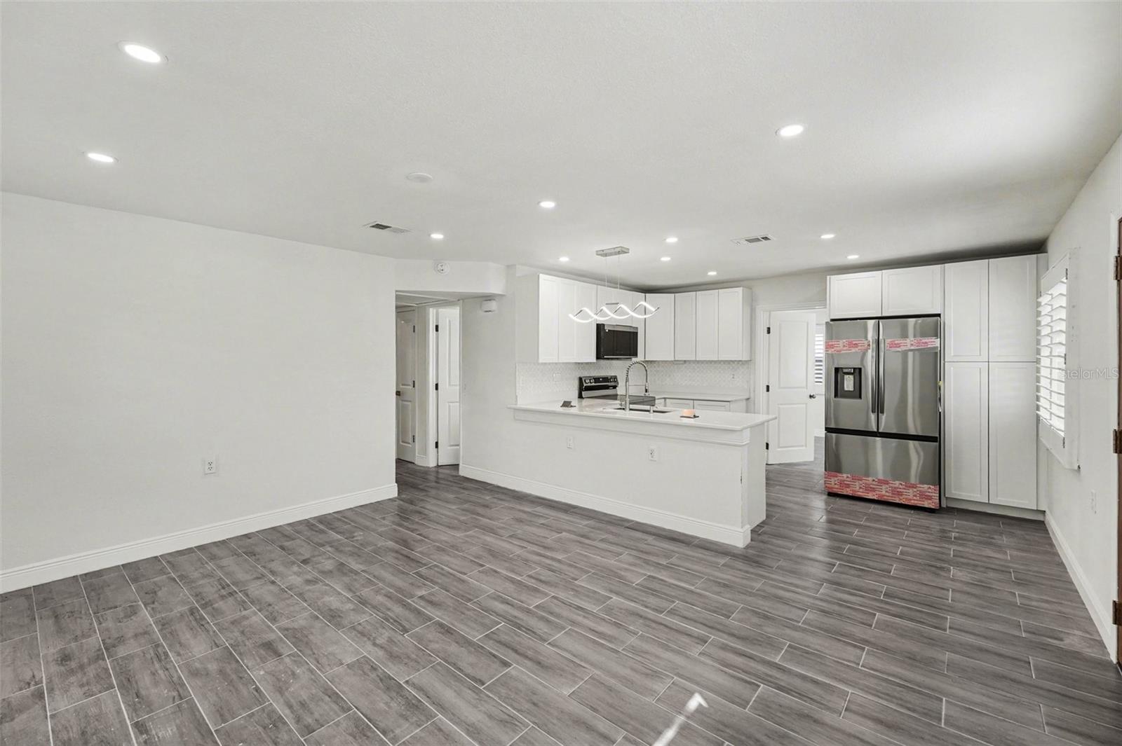 318 BATH ST — photo 7