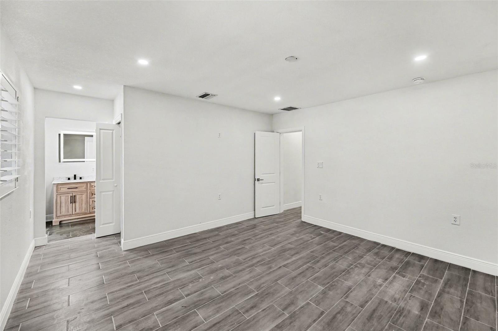 318 BATH ST — photo 14