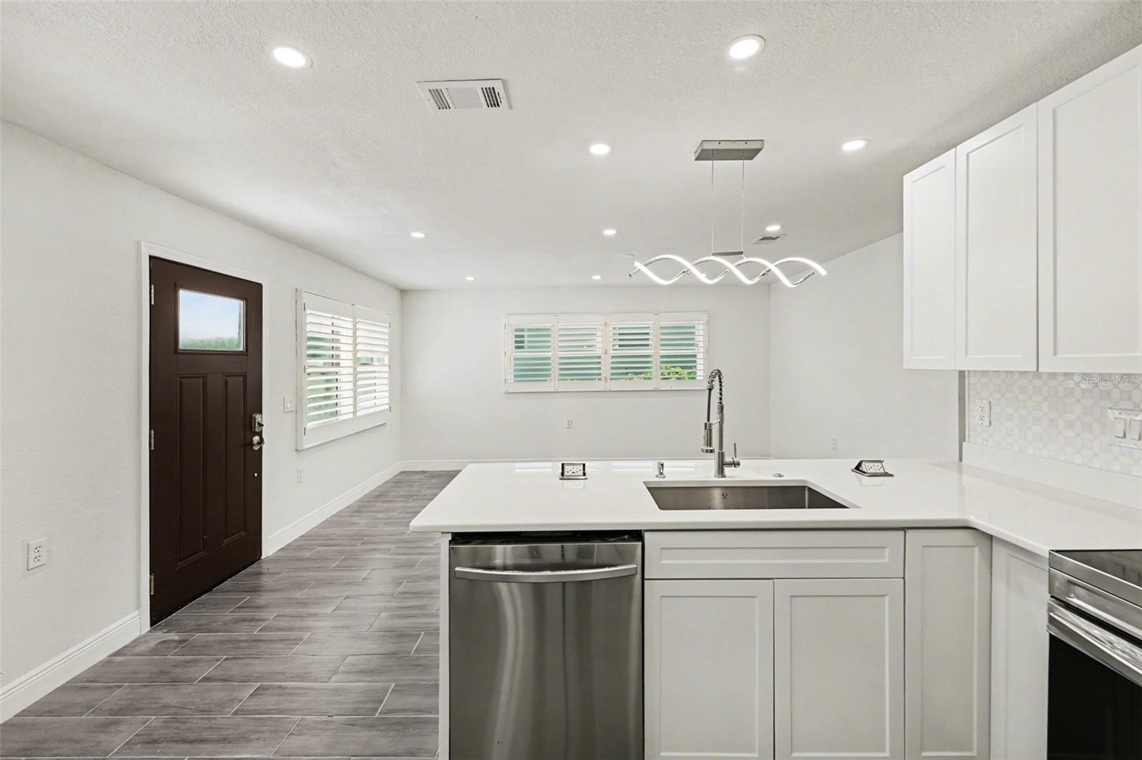 318 BATH ST — photo 12