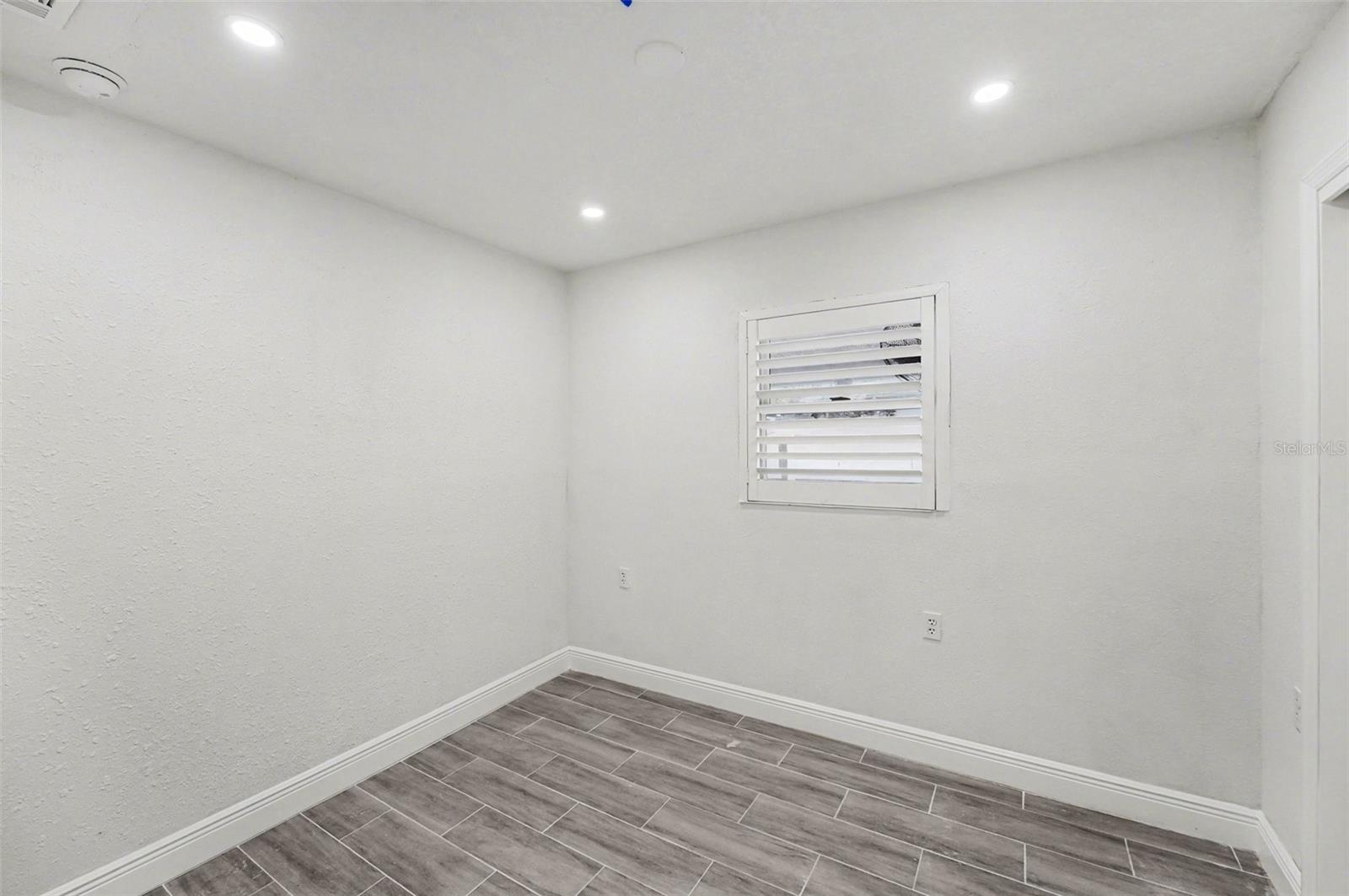 318 BATH ST — photo 19
